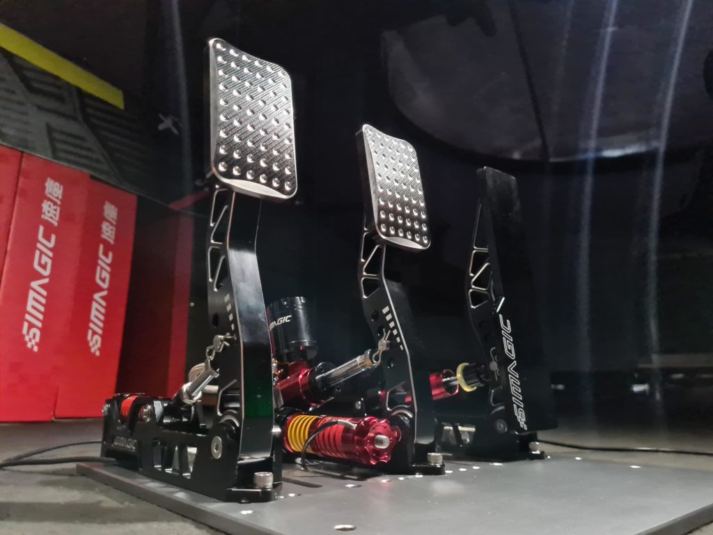 pedaliera sim racing simagic
